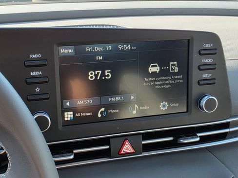 Certified 2025 Hyundai Elantra Sport image 21