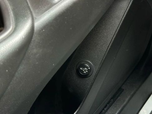 Used 2020 Chevrolet Equinox LT image 28