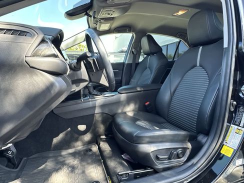 Used 2023 Toyota Camry SE FWD image 4