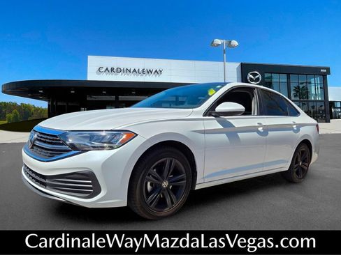 Used 2023 Volkswagen Jetta SE FWD image 2