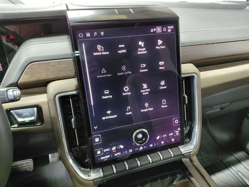 Used 2025 GMC Yukon XL Denali Ultimate w/ LPO, Floor Liner Package image 39