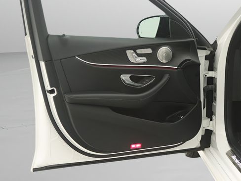 Used 2022 Mercedes-Benz E 350 Sedan image 17