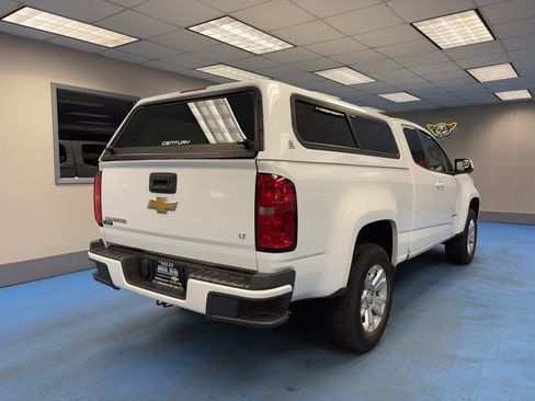Used 2018 Chevrolet Colorado LT RWD image 2