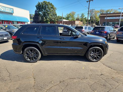 Used 2022 Jeep Grand Cherokee Laredo X image 7