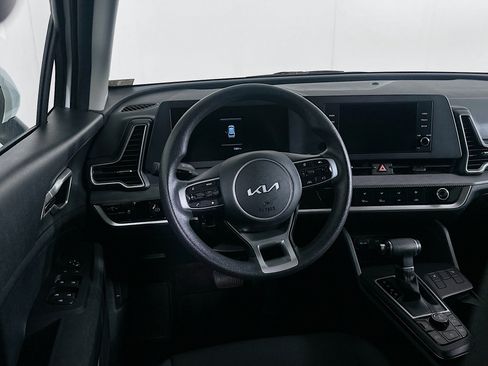 Used 2025 Kia Sportage LX image 17