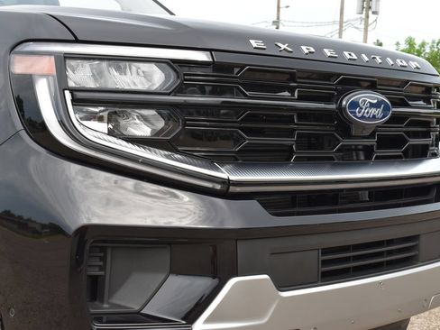 Certified 2025 Ford Expedition Platinum AWD/4WD image 5