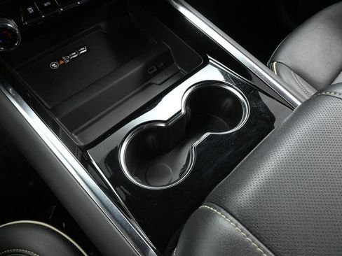 Used 2025 Chevrolet Suburban Premier image 19