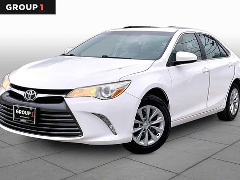 Used 2017 Toyota Camry LE FWD image 1