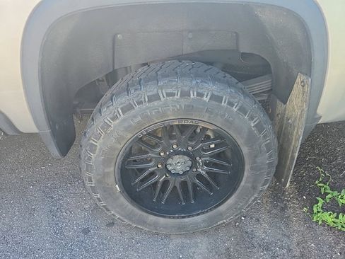 Used 2022 Chevrolet Silverado 2500 LT w/ Convenience Package AWD/4WD image 6