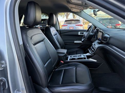 Used 2022 Ford Explorer XLT w/ Equipment Group 202A image 29