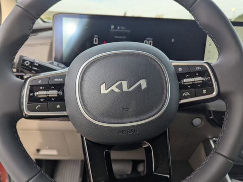 New 2025 Kia Carnival EX image 13