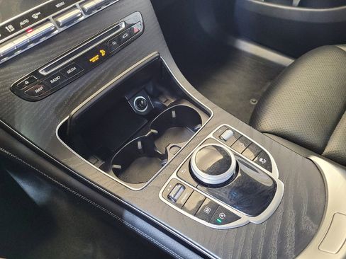 Used 2019 Mercedes-Benz GLC 300 4MATIC image 26