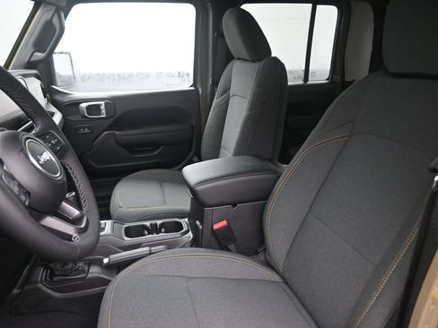 New 2026 Jeep Gladiator Sport AWD/4WD image 19