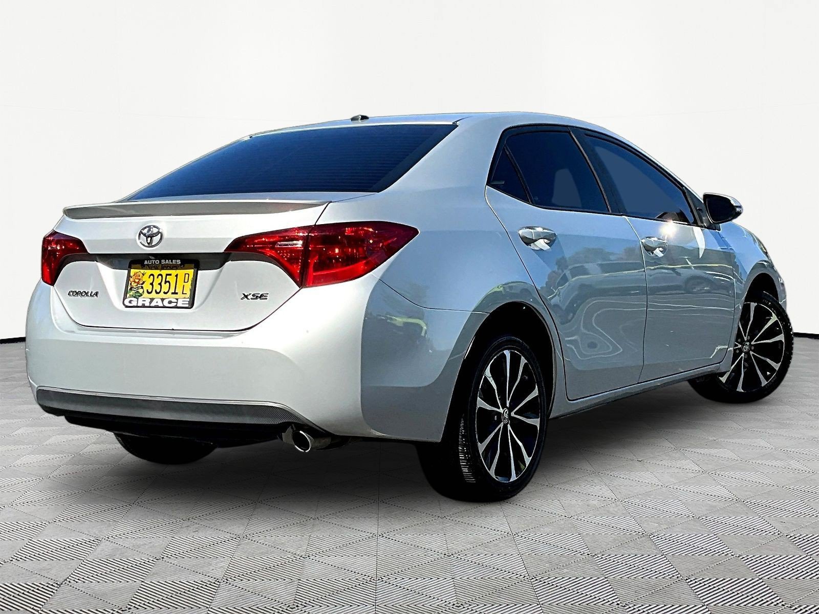 Used 2017 Toyota Corolla XSE w/ Carpet Mat Package (TMS) FWD image 6