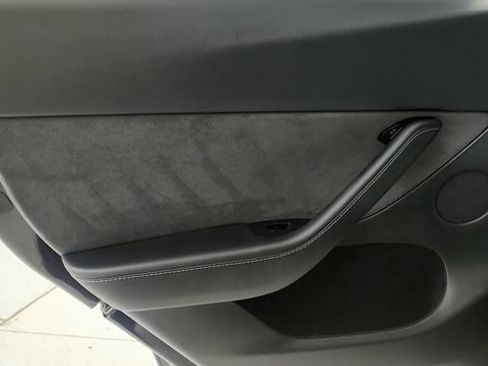 Used 2025 Tesla Model Y Long Range AWD/4WD image 45
