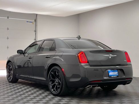 Used 2019 Chrysler 300 Touring w/ Sport Appearance Package RWD image 9