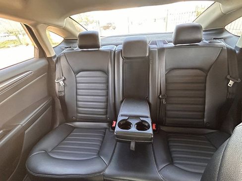 Used 2018 Ford Fusion SE FWD image 29
