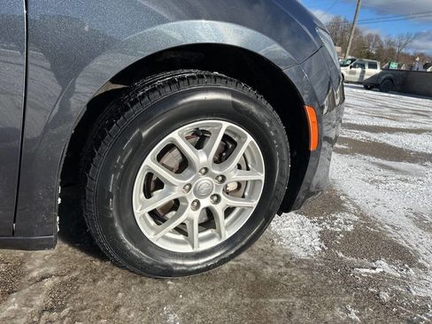 Used 2020 Chrysler Pacifica Touring-L image 35