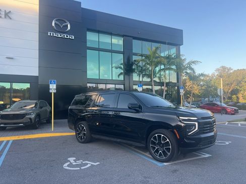 Used 2025 Chevrolet Suburban RST w/ Comfort Package image 9