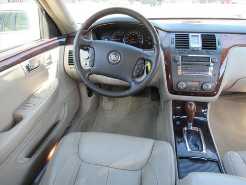 Used 2010 Cadillac DTS Luxury image 12