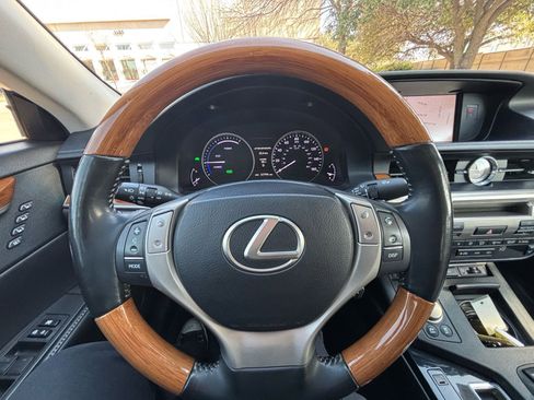 Used 2013 Lexus ES 300h image 22