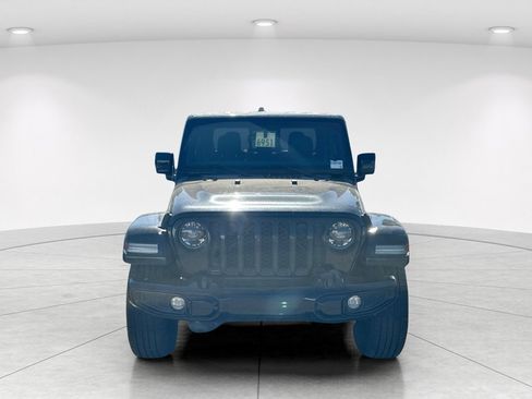 Used 2023 Jeep Gladiator Overland AWD/4WD image 3