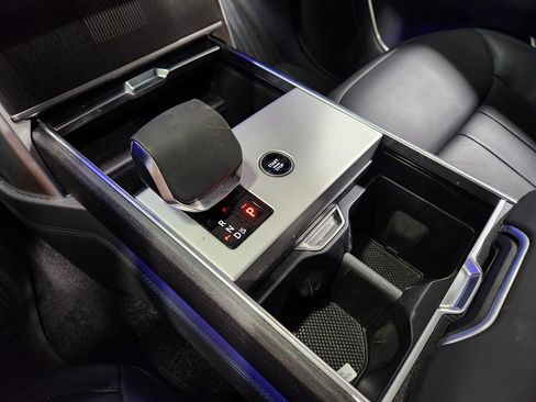 Used 2024 Land Rover Range Rover Long Wheelbase Autobiography image 39