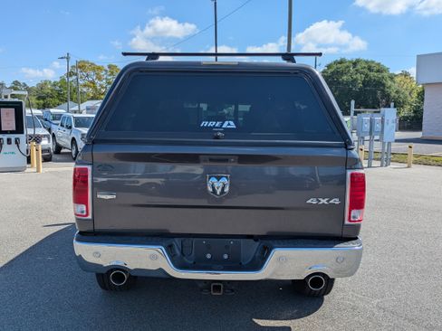 Used 2018 RAM 1500 Laramie w/ Convenience Group AWD/4WD image 5
