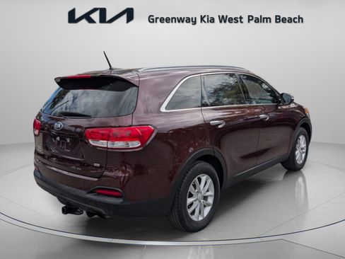 Used 2017 Kia Sorento LX image 7