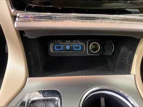Used 2019 Jeep Grand Cherokee Limited AWD/4WD image 15