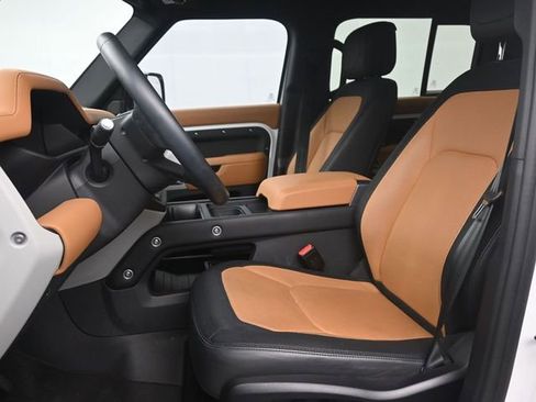 Used 2024 Land Rover Defender 110 X-Dynamic SE image 9