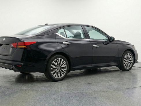 Used 2025 Nissan Altima 2.5 SV FWD image 7