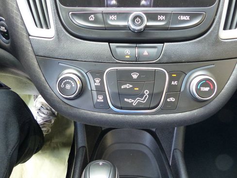 Used 2020 Chevrolet Malibu LS FWD image 28