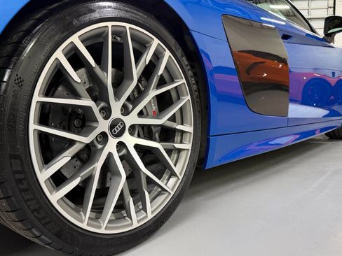 Used 2017 Audi R8 V10 plus w/ Full Leather Package image 10