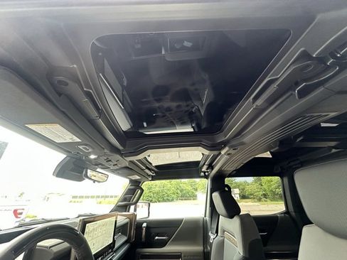 New 2025 GMC Hummer EV 2X image 22