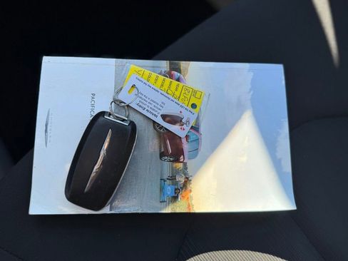 Used 2017 Chrysler Pacifica Touring FWD image 31