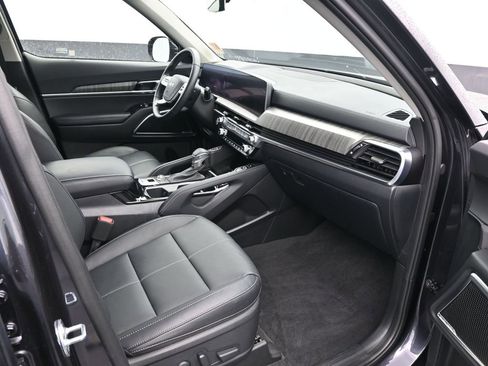 Used 2025 Kia Telluride SX w/ SX Captain's Chair Package image 9