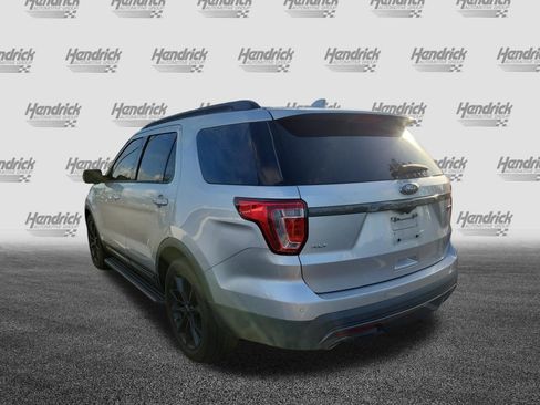 Used 2017 Ford Explorer XLT w/ Equipment Group 202A FWD image 8