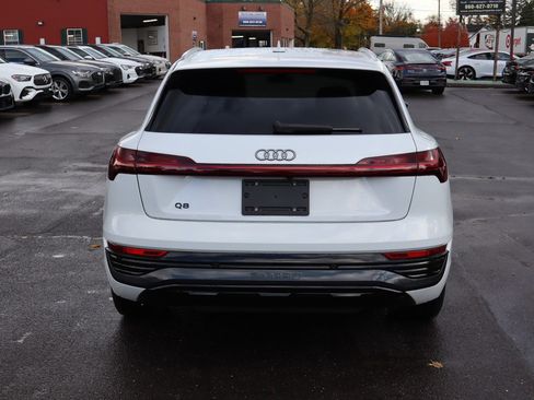 Used 2024 Audi Q8 e-tron Premium Plus w/ Premium Plus Package image 6