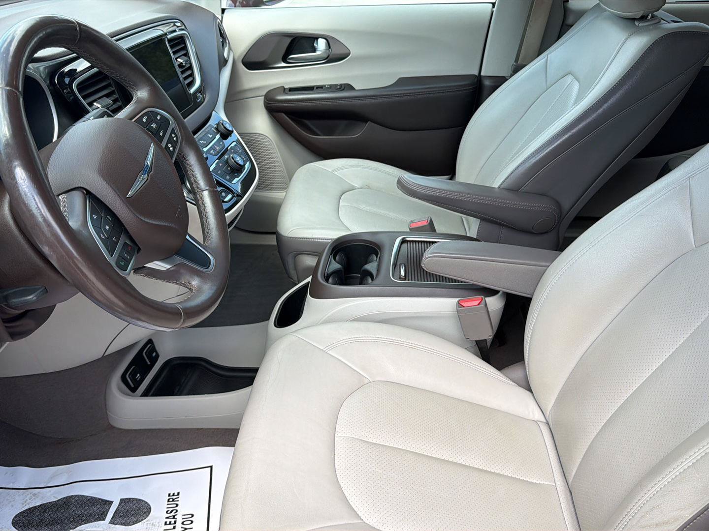 Used 2017 Chrysler Pacifica Touring-L Plus w/ Advanced Safetytec Group FWD image 12