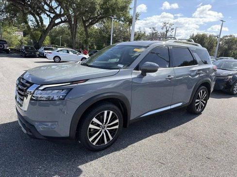 Used 2024 Nissan Pathfinder Platinum AWD/4WD image 5