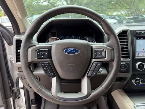 Used 2019 Ford Expedition XLT w/ Equipment Group 202A AWD/4WD image 10