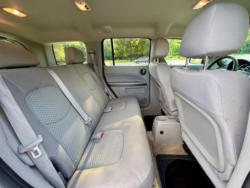 Used 2011 Chevrolet HHR LT FWD image 16