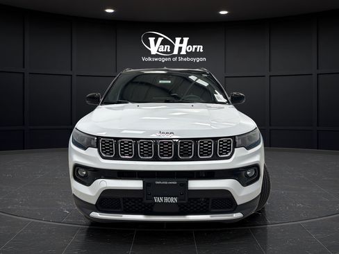 Used 2025 Jeep Compass Limited AWD/4WD image 2