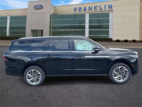 New 2025 Lincoln Navigator L Reserve image 8