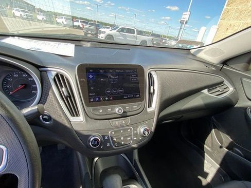 Used 2023 Chevrolet Malibu LT FWD image 18