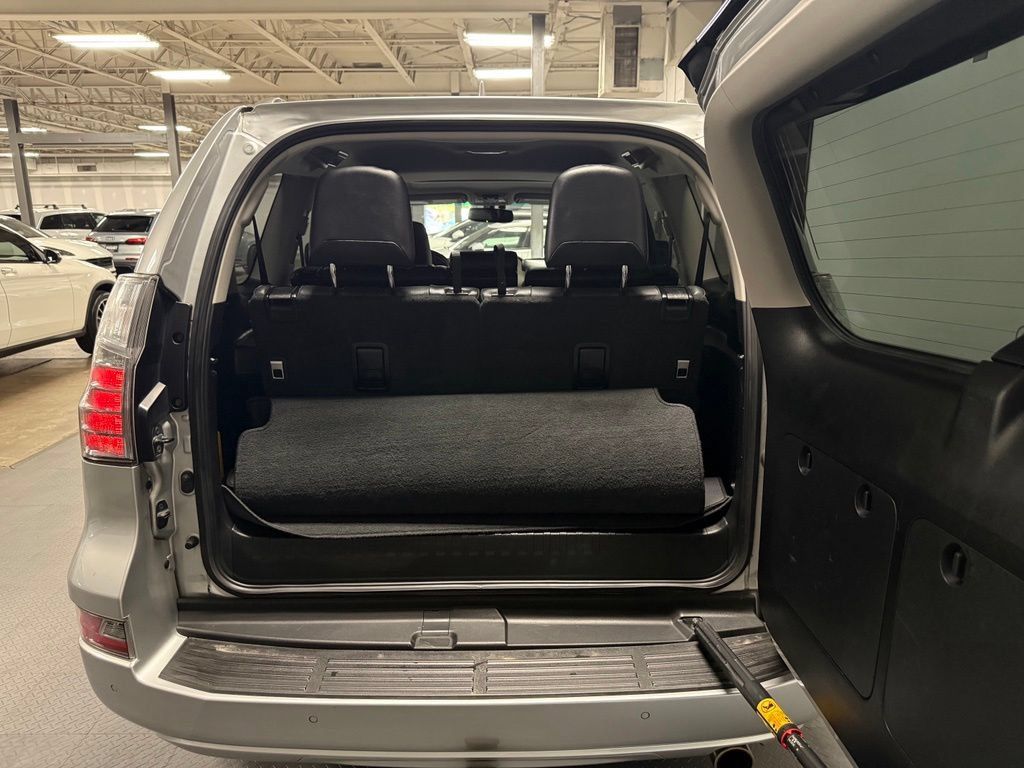 Used 2017 Lexus GX 460 Premium w/ Premium Package AWD/4WD image 16