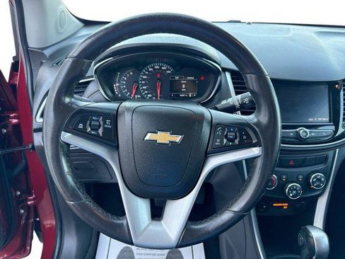 Used 2022 Chevrolet Trax LT w/ Driver Confidence Package AWD/4WD image 11