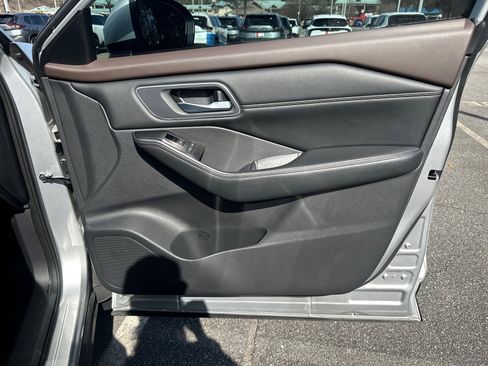 Used 2021 Nissan Rogue SV w/ Premium Package image 14