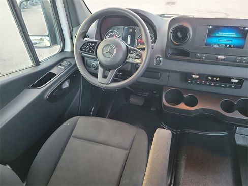 Used 2024 Mercedes-Benz Sprinter 2500 image 11